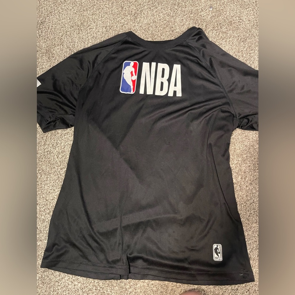 Men’s black NBA shirt size large